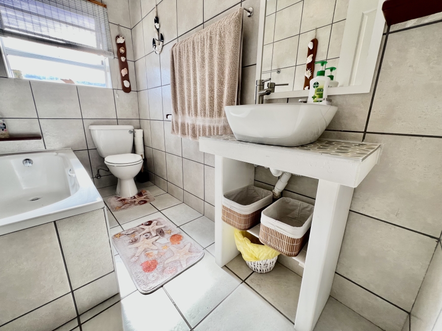 3 Bedroom Property for Sale in Stilbaai Wes Western Cape
